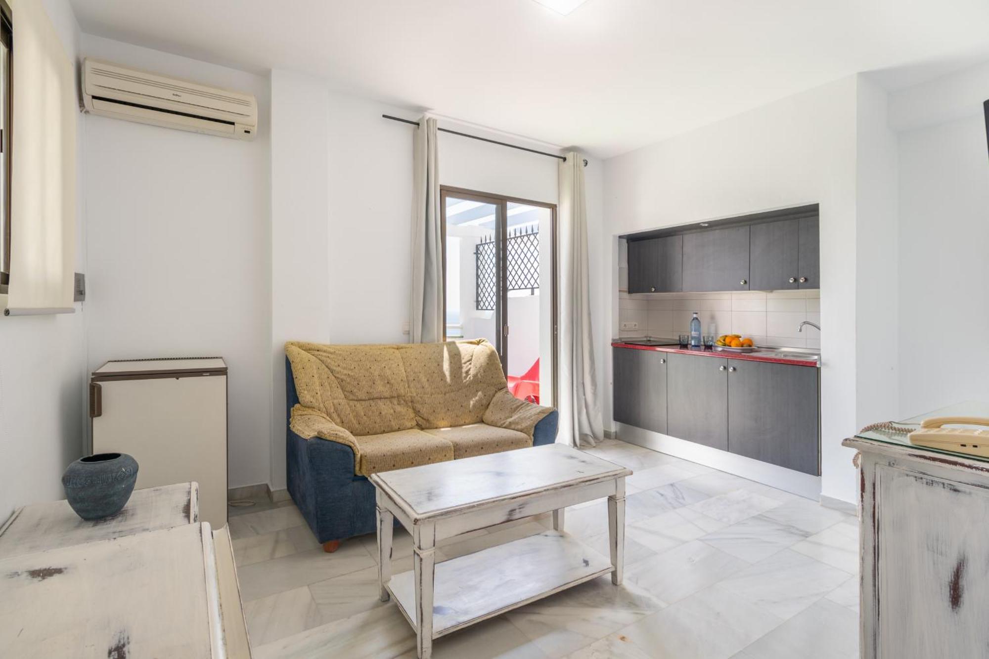 Apartamentos PlayaМаро Екстериор снимка